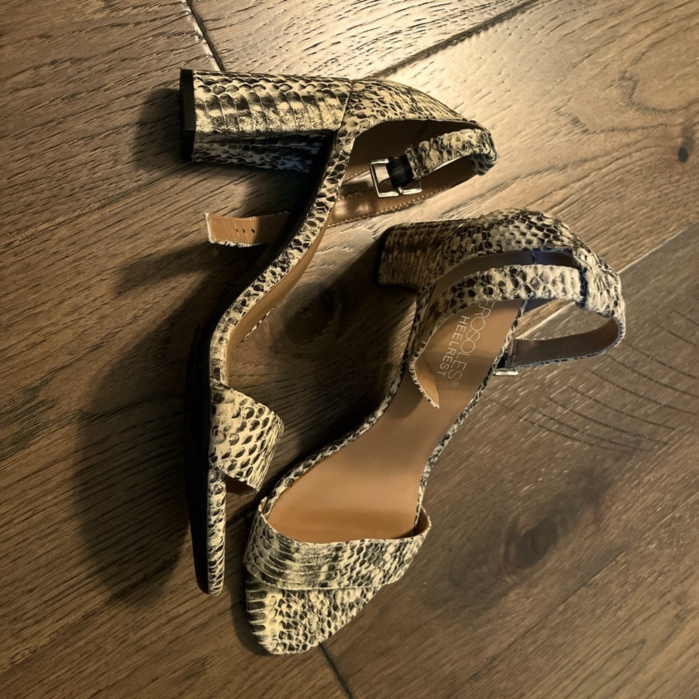 Aerosoles Snake print 7.5 sandal - Picture 2 of 5